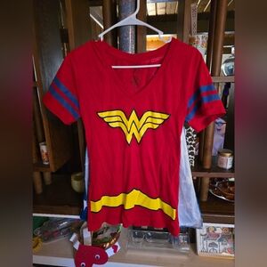 Wonder Woman Shirt With Cape Large